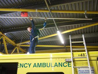 汽車維修過(guò)程中防墜器的應(yīng)用